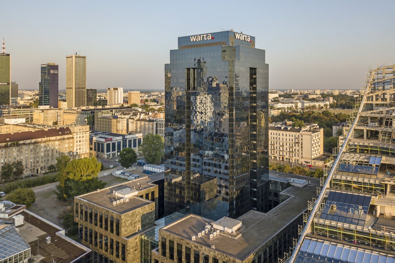 Cover Image for Biurowiec Warta Tower w Warszawie sprzedany za ponad 63 mln euro